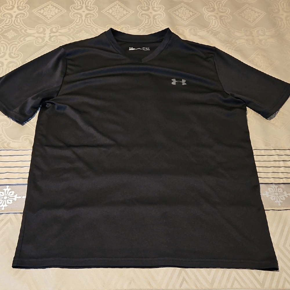 Under Armour Men's BLACK V-Neck Tee LARGE